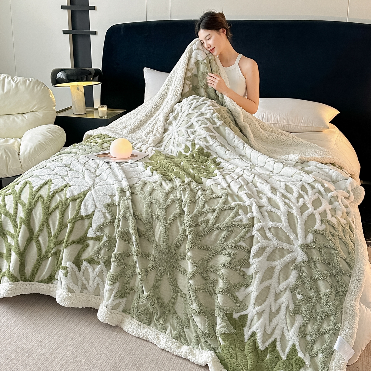 91家纺网 家纺一手货源 找家纺 丹本家纺 2025新款阳离子提花镂空色织多功能盖毯塔芙绒羊羔绒毛毯毯子 绽放-浅绿