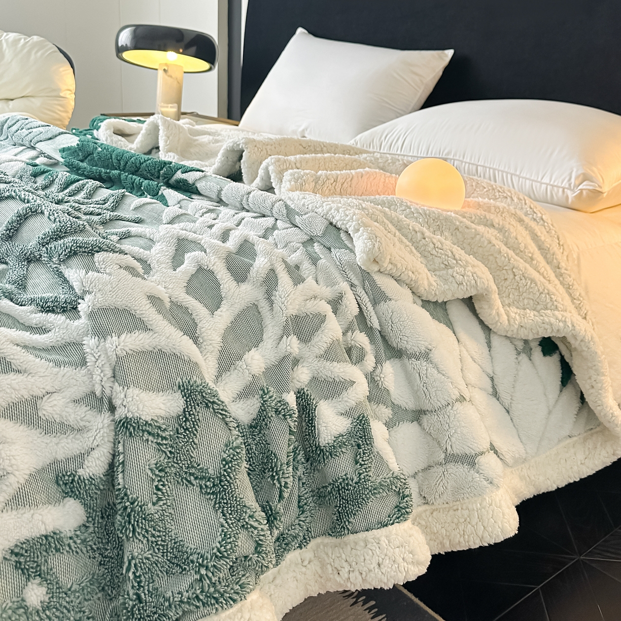 91家纺网 家纺一手货源 找家纺 丹本家纺 2025新款阳离子提花镂空色织多功能盖毯塔芙绒羊羔绒毛毯毯子 绽放-墨绿