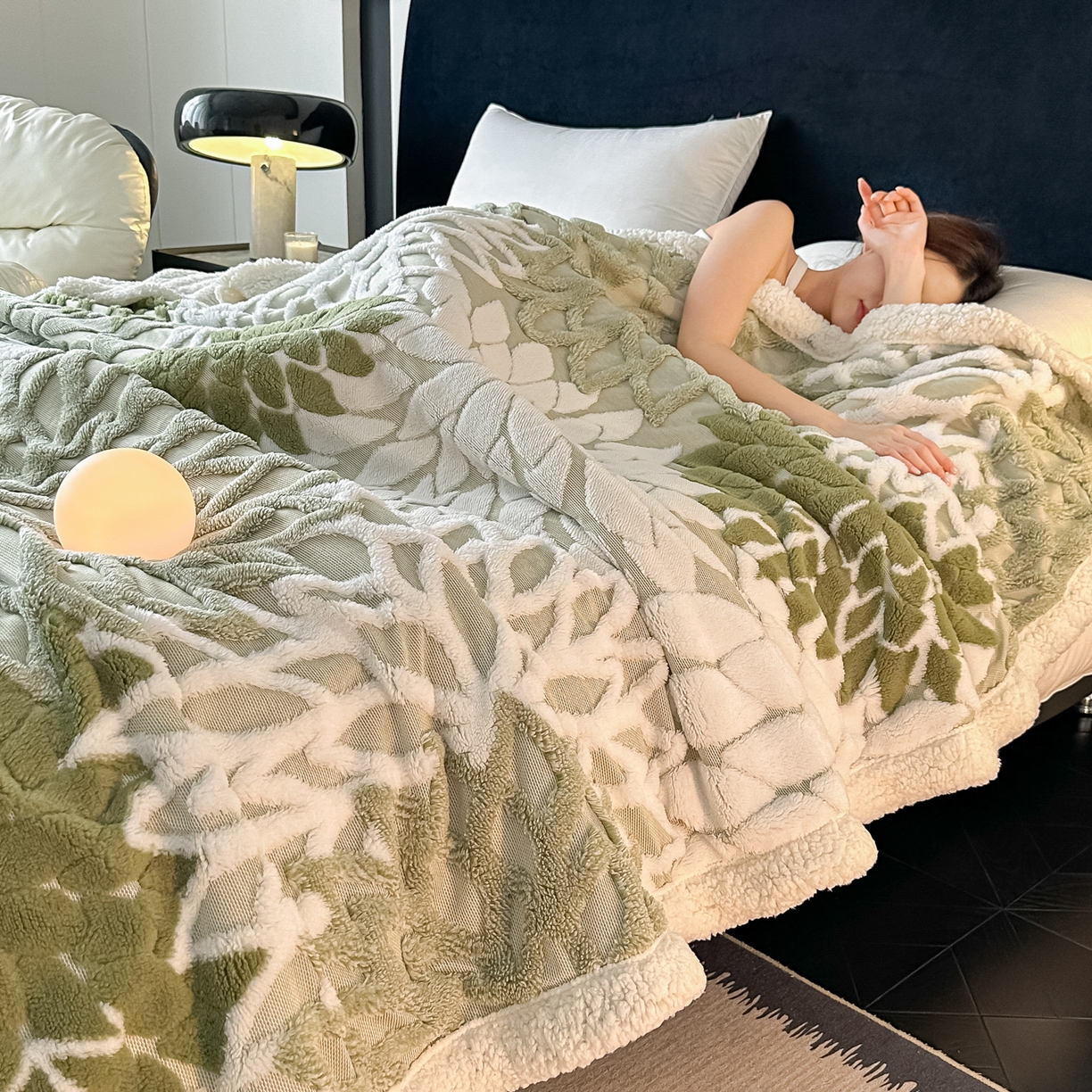 91家纺网 家纺一手货源 找家纺 丹本家纺 2025新款阳离子提花镂空色织多功能盖毯塔芙绒羊羔绒毛毯毯子 绽放-浅绿