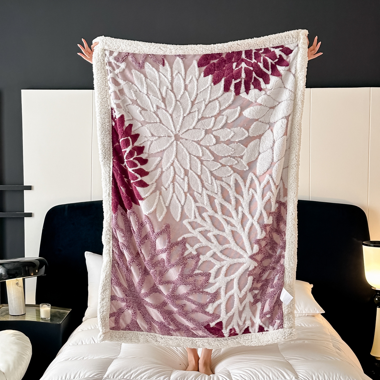 91家纺网 家纺一手货源 找家纺 丹本家纺 2025新款阳离子提花镂空色织多功能盖毯塔芙绒羊羔绒毛毯毯子 绽放-紫红
