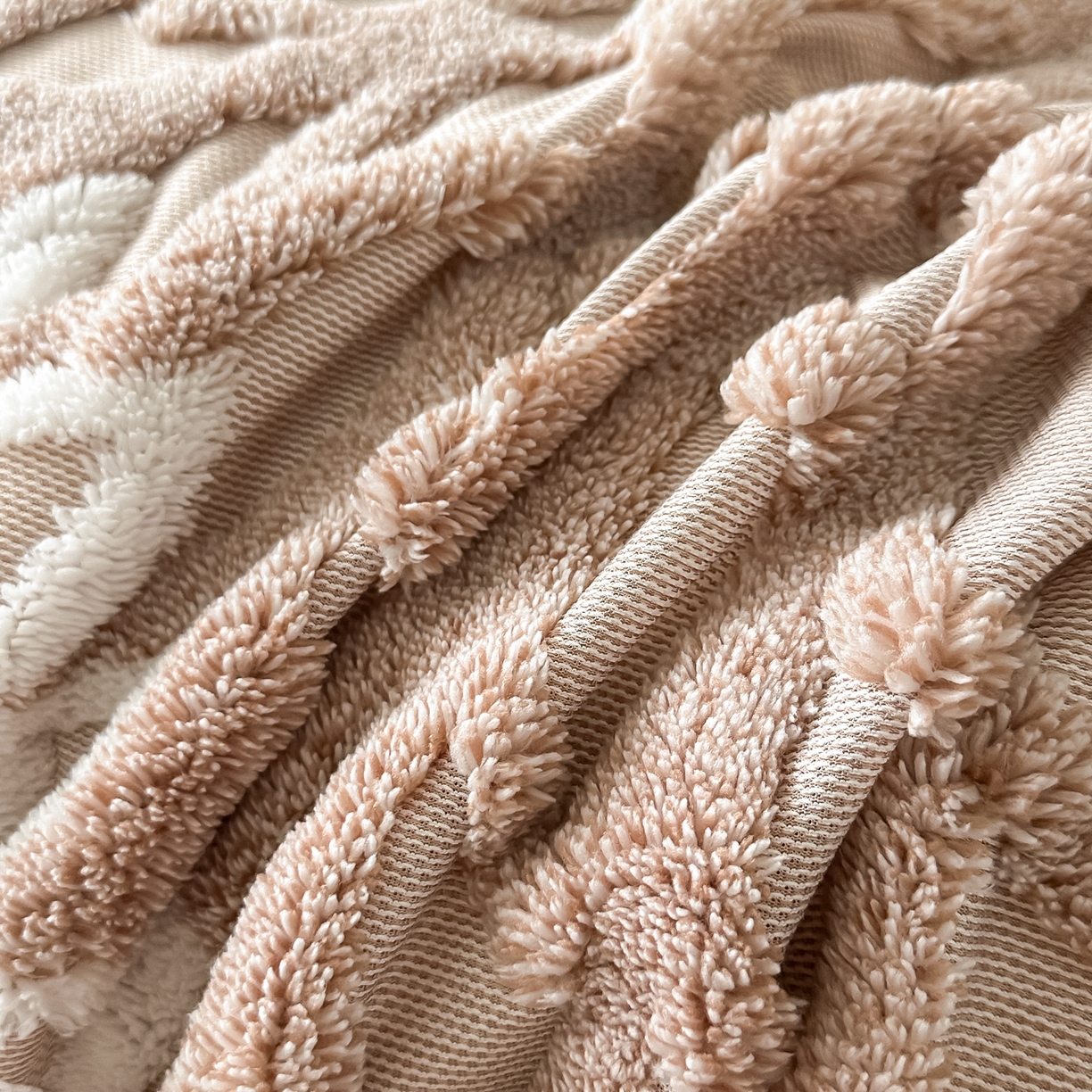 91家纺网 家纺一手货源 找家纺 丹本家纺 2025新款阳离子提花镂空色织多功能盖毯塔芙绒羊羔绒毛毯毯子 绽放-卡其