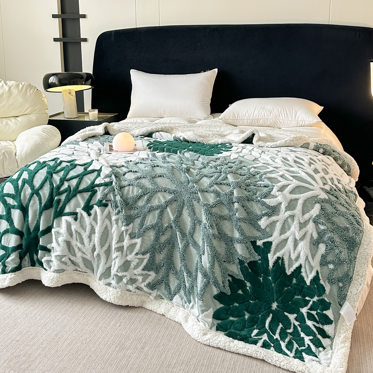 91家纺网 家纺一手货源 找家纺 丹本家纺 2025新款阳离子提花镂空色织多功能盖毯塔芙绒羊羔绒毛毯毯子 绽放-墨绿