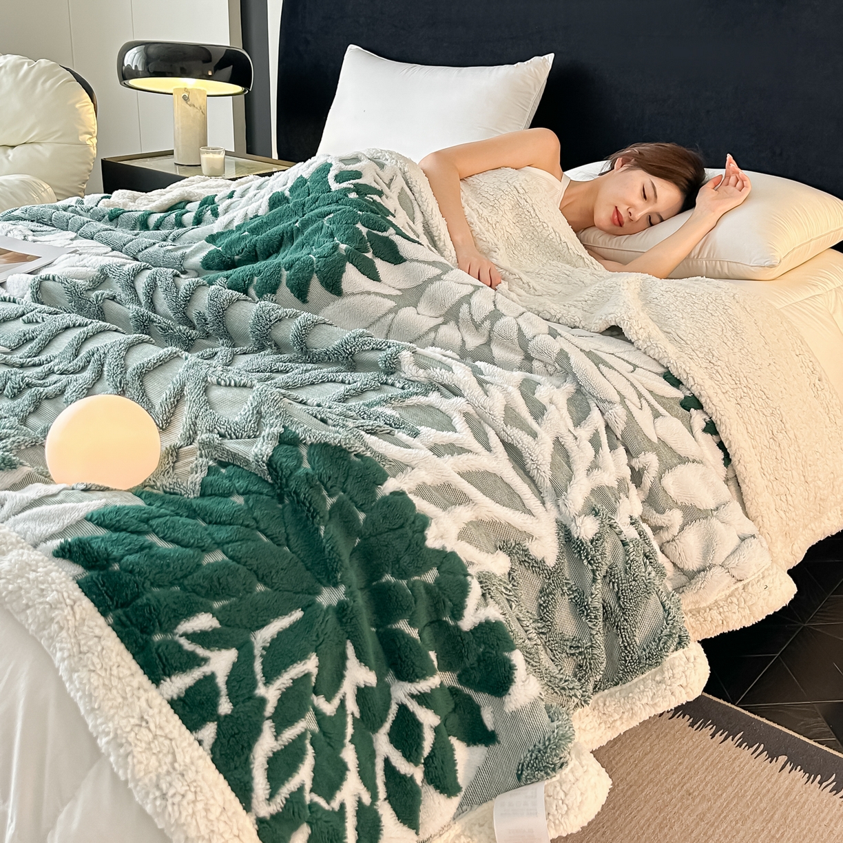 91家纺网 家纺一手货源 找家纺 丹本家纺 2025新款阳离子提花镂空色织多功能盖毯塔芙绒羊羔绒毛毯毯子 绽放-墨绿