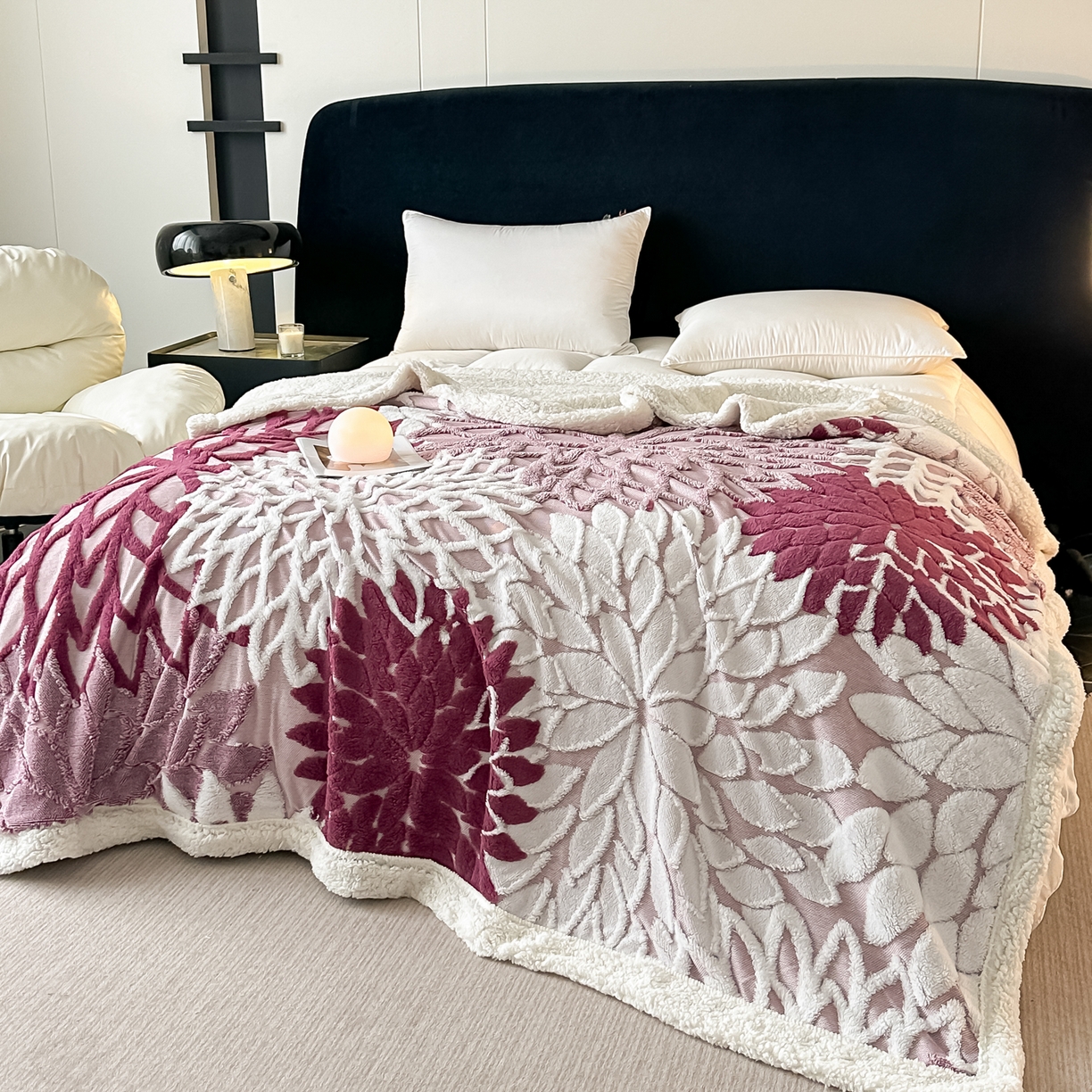 91家纺网 家纺一手货源 找家纺 丹本家纺 2025新款阳离子提花镂空色织多功能盖毯塔芙绒羊羔绒毛毯毯子 绽放-紫红