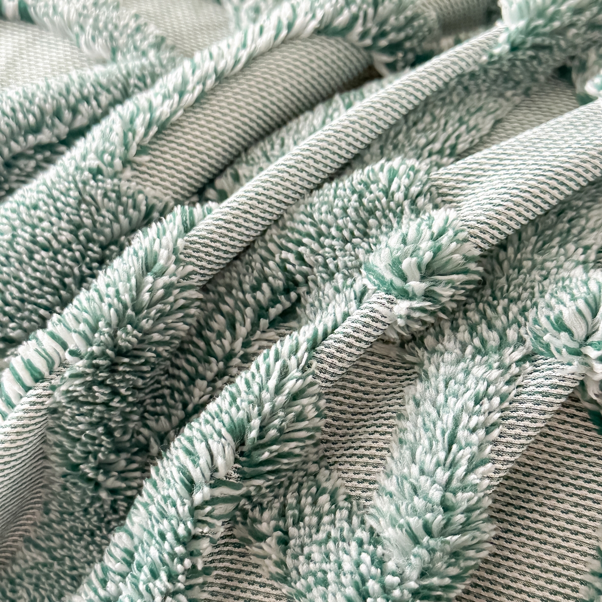 91家纺网 家纺一手货源 找家纺 丹本家纺 2025新款阳离子提花镂空色织多功能盖毯塔芙绒羊羔绒毛毯毯子 绽放-墨绿