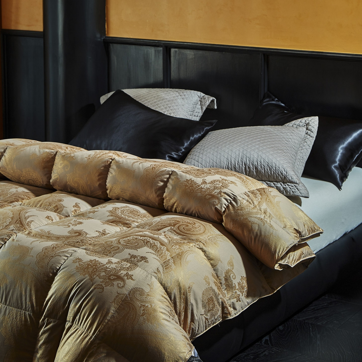 91家纺网 家纺一手货源 找家纺 （总）2025新款绒子含量95白鸭绒被芯 双人婚庆冬被子 2米春秋被 加厚冬被