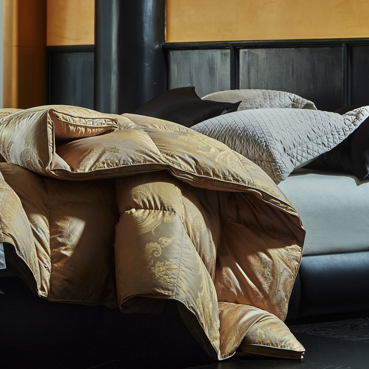 91家纺网 家纺一手货源 找家纺 （总）2025新款绒子含量95白鸭绒被芯 双人婚庆冬被子 2米春秋被 加厚冬被