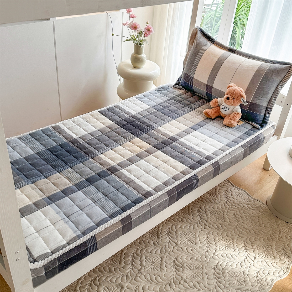 91家纺网 家纺一手货源 找家纺 （总）凌云家纺 2025新款230克全消光牛奶绒夹棉床笠学生宿舍单件