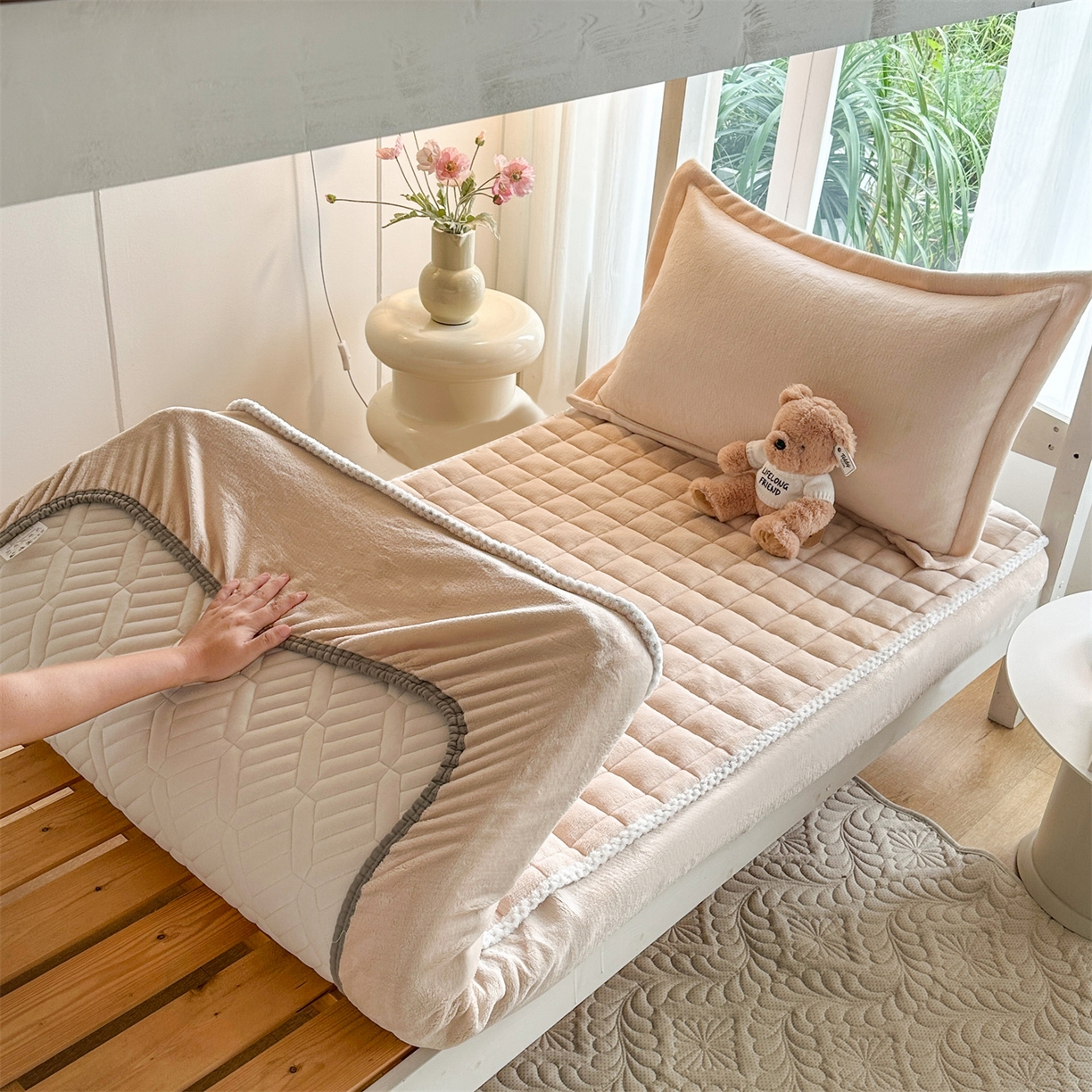 91家纺网 家纺一手货源 找家纺 （总）凌云家纺 2025新款230克全消光牛奶绒夹棉床笠学生宿舍单件