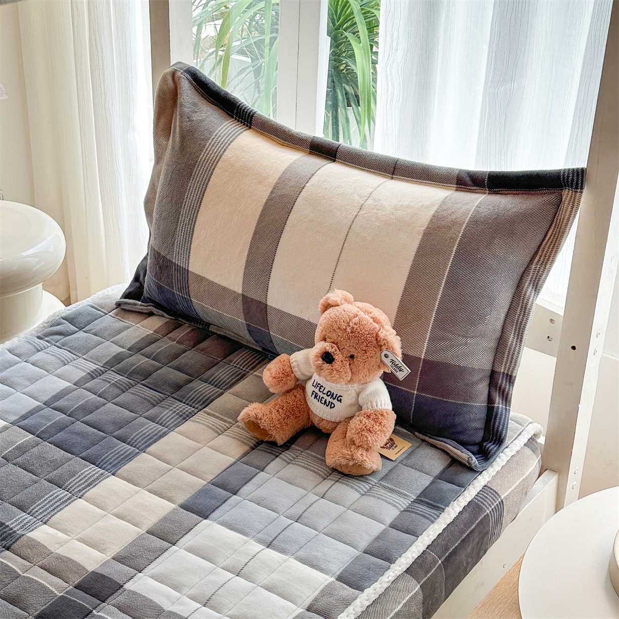 91家纺网 家纺一手货源 找家纺 凌云家纺 2025新款230克全消光牛奶绒夹棉床笠学生宿舍单件 布莱格-加厚绒