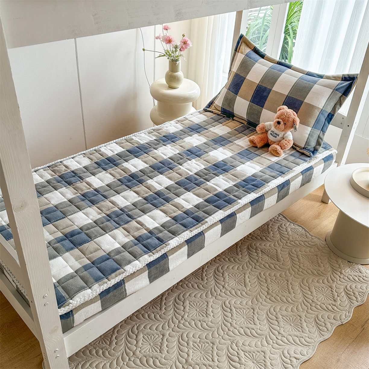 91家纺网 家纺一手货源 找家纺 凌云家纺 2025新款230克全消光牛奶绒夹棉床笠学生宿舍单件 千寻格-加厚绒