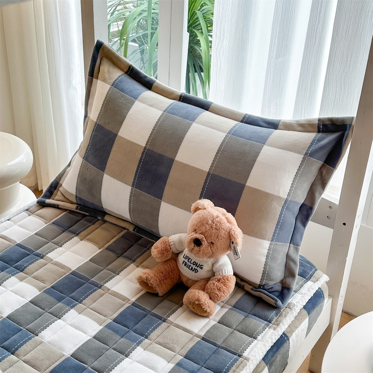 91家纺网 家纺一手货源 找家纺 凌云家纺 2025新款230克全消光牛奶绒夹棉床笠学生宿舍单件 千寻格-加厚绒