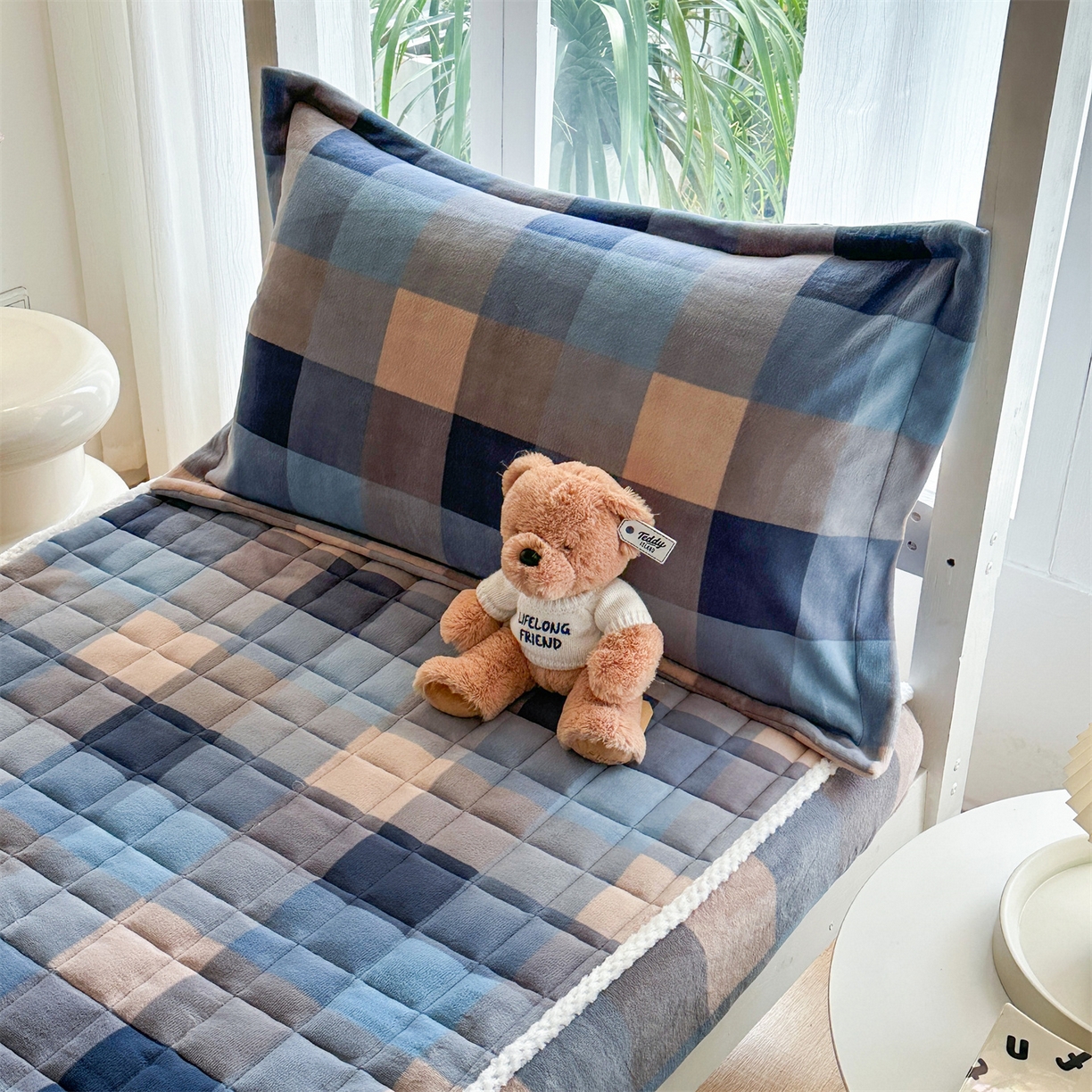 91家纺网 家纺一手货源 找家纺 凌云家纺 2025新款230克全消光牛奶绒夹棉床笠学生宿舍单件 灰蓝小格-加厚绒