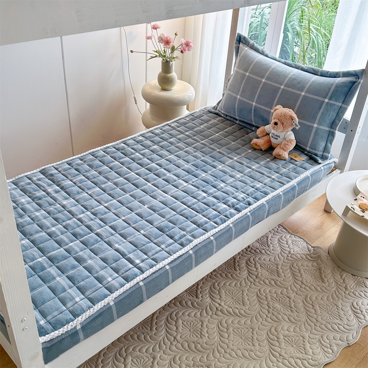 91家纺网 家纺一手货源 找家纺 凌云家纺 2025新款230克全消光牛奶绒夹棉床笠学生宿舍单件 蓝小格-加厚绒