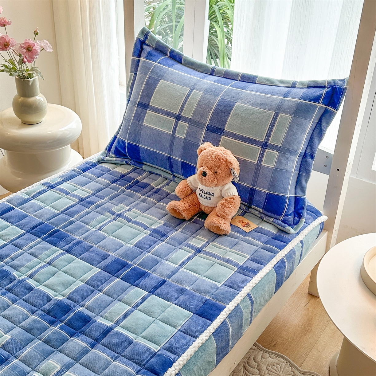 91家纺网 家纺一手货源 找家纺 凌云家纺 2025新款230克全消光牛奶绒夹棉床笠学生宿舍单件 蓝绿格-加厚绒