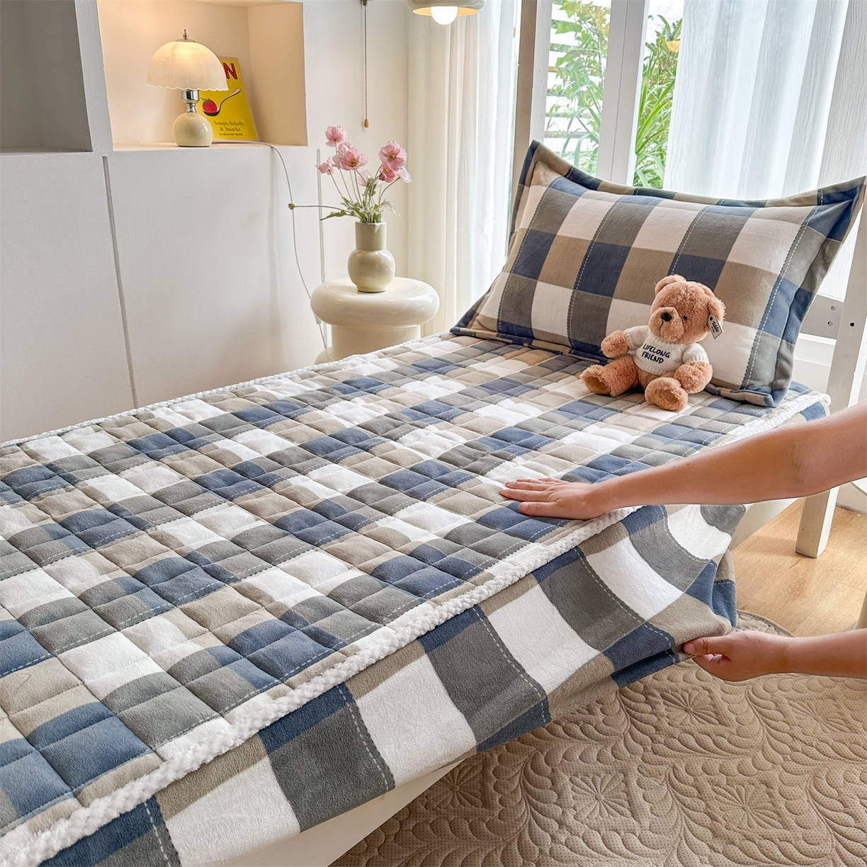 91家纺网 家纺一手货源 找家纺 凌云家纺 2025新款230克全消光牛奶绒夹棉床笠学生宿舍单件 千寻格-加厚绒