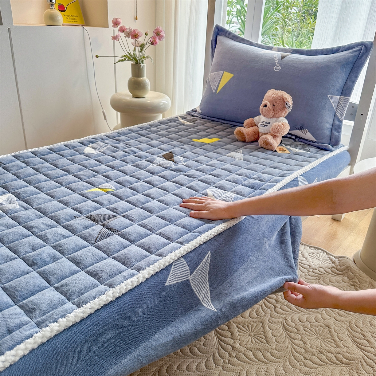 91家纺网 家纺一手货源 找家纺 凌云家纺 2025新款230克全消光牛奶绒夹棉床笠学生宿舍单件 三角-加厚绒