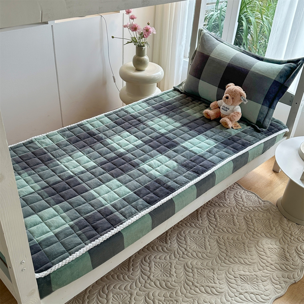 91家纺网 家纺一手货源 找家纺 凌云家纺 2025新款230克全消光牛奶绒夹棉床笠学生宿舍单件 绿大格-加厚绒