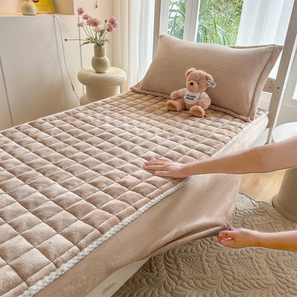 91家纺网 家纺一手货源 找家纺 凌云家纺 2025新款230克全消光牛奶绒夹棉床笠学生宿舍单件 浅驼-加厚绒