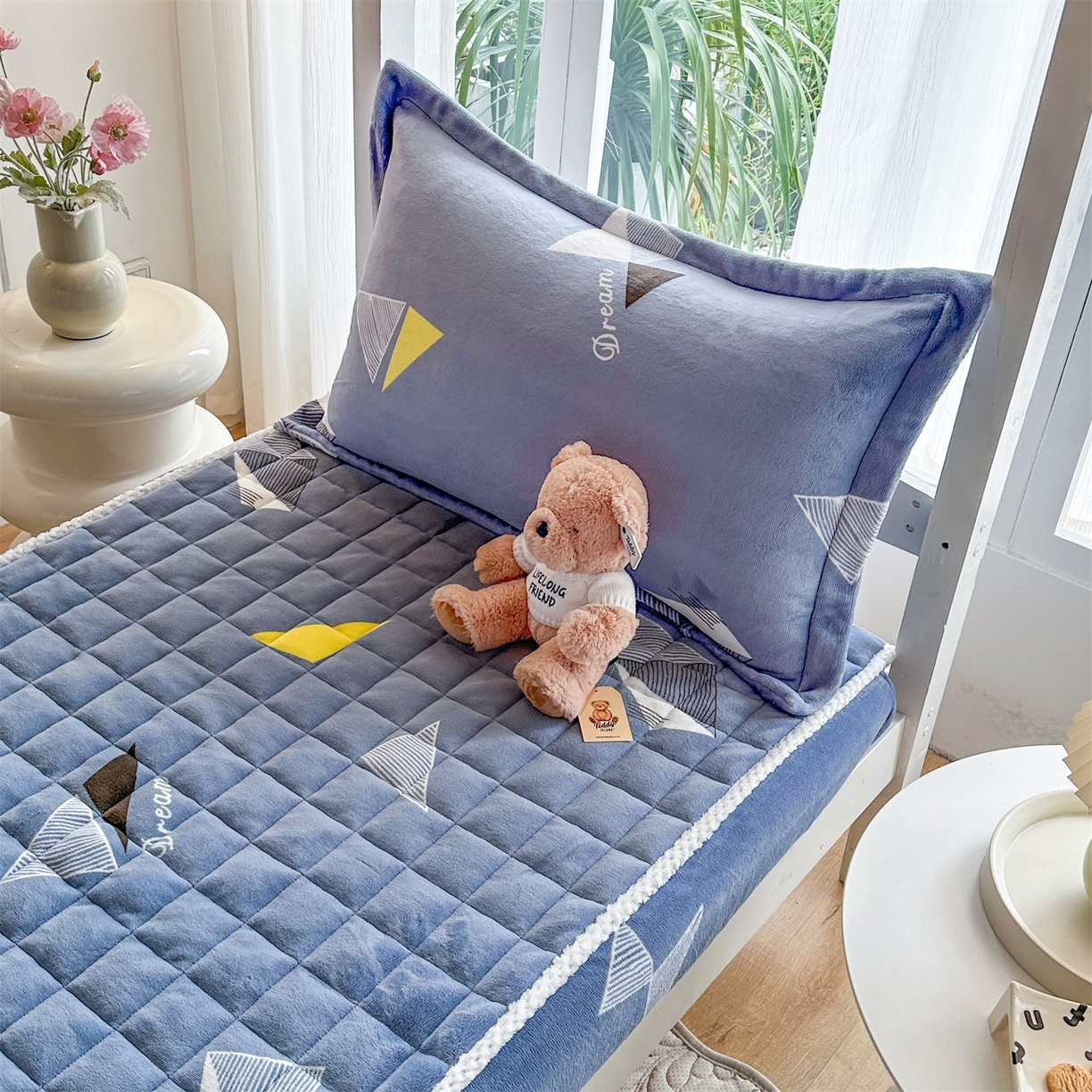 91家纺网 家纺一手货源 找家纺 凌云家纺 2025新款230克全消光牛奶绒夹棉床笠学生宿舍单件 三角-加厚绒