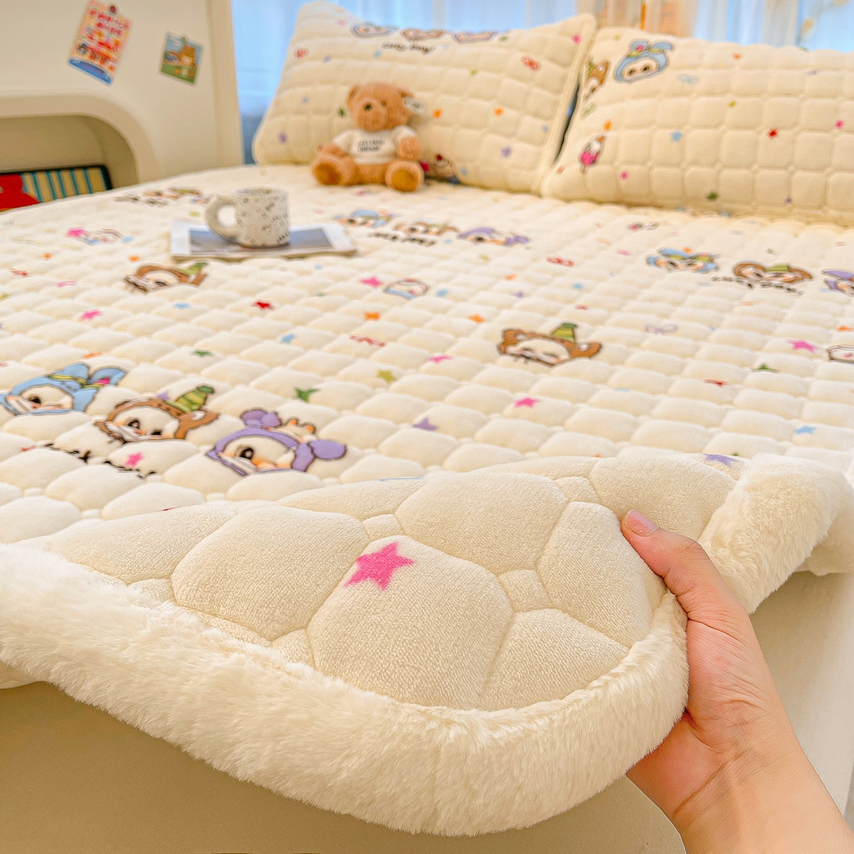 91家纺网 家纺一手货源 找家纺 （总）梵朴 2025新款牛奶绒夹棉床垫床褥加厚珊瑚绒床护垫-印花系列（大床图）