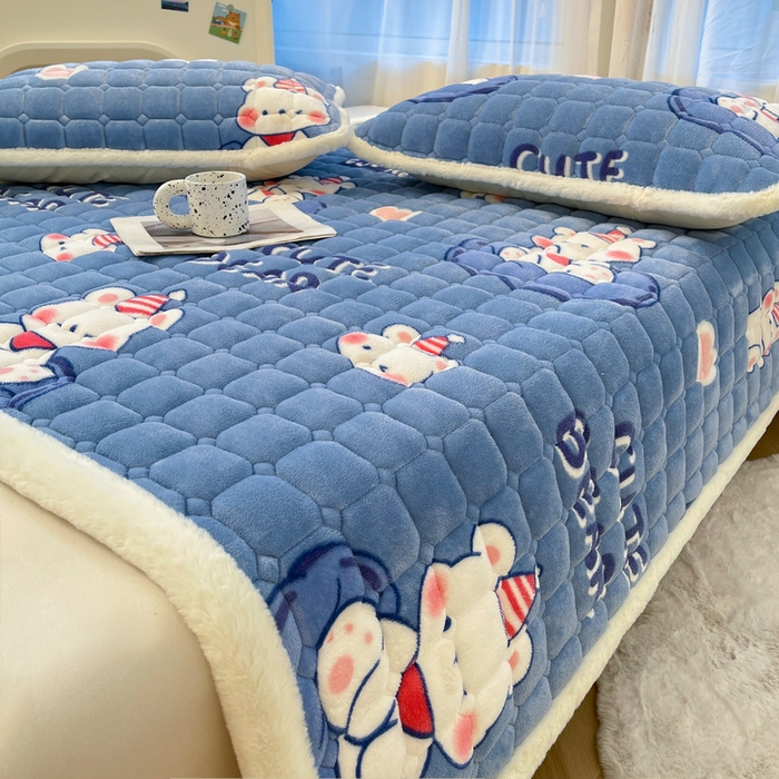 91家纺网 家纺一手货源 找家纺 梵朴 2025新款牛奶绒夹棉床垫床褥加厚珊瑚绒床护垫-印花系列（大床图） 元气小熊