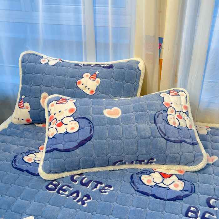 91家纺网 家纺一手货源 找家纺 梵朴 2025新款牛奶绒夹棉床垫床褥加厚珊瑚绒床护垫-印花系列（大床图） 元气小熊