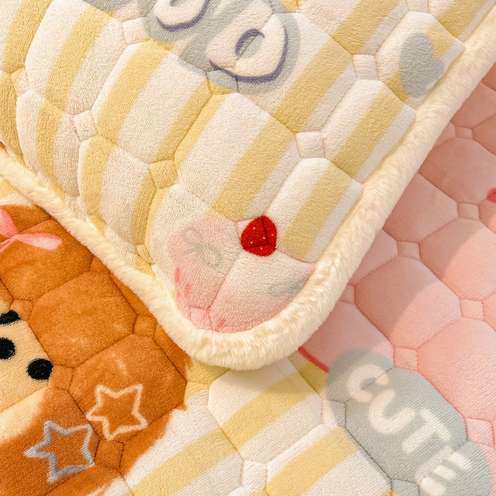 91家纺网 家纺一手货源 找家纺 梵朴 2025新款牛奶绒夹棉床垫床褥加厚珊瑚绒床护垫-印花系列（大床图） 早安小狗