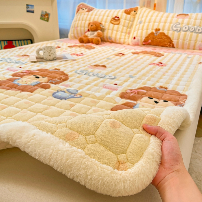 91家纺网 家纺一手货源 找家纺 梵朴 2025新款牛奶绒夹棉床垫床褥加厚珊瑚绒床护垫-印花系列（大床图） 早安小狗