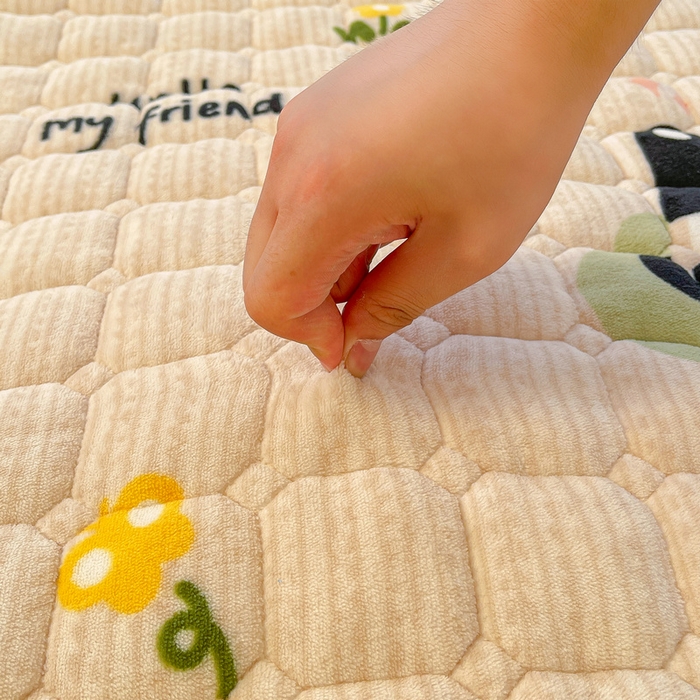 91家纺网 家纺一手货源 找家纺 梵朴 2025新款牛奶绒夹棉床垫床褥加厚珊瑚绒床护垫-印花系列（大床图） 绿格熊猫