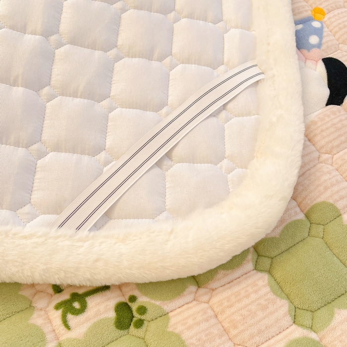 91家纺网 家纺一手货源 找家纺 梵朴 2025新款牛奶绒夹棉床垫床褥加厚珊瑚绒床护垫-印花系列（大床图） 绿格熊猫