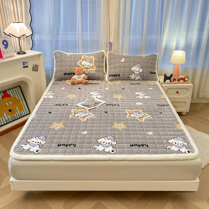 91家纺网 家纺一手货源 找家纺 梵朴 2025新款牛奶绒夹棉床垫床褥加厚珊瑚绒床护垫-印花系列（大床图） 开心奶狗