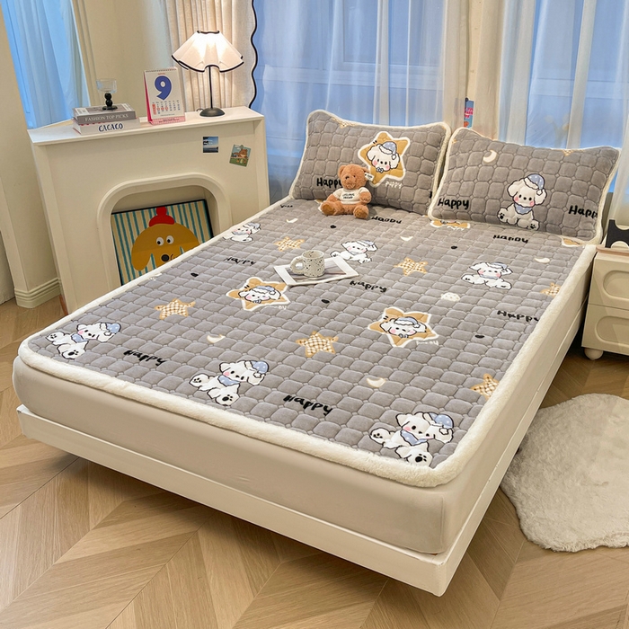 91家纺网 家纺一手货源 找家纺 梵朴 2025新款牛奶绒夹棉床垫床褥加厚珊瑚绒床护垫-印花系列（大床图） 开心奶狗