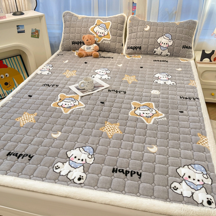 91家纺网 家纺一手货源 找家纺 梵朴 2025新款牛奶绒夹棉床垫床褥加厚珊瑚绒床护垫-印花系列（大床图） 开心奶狗