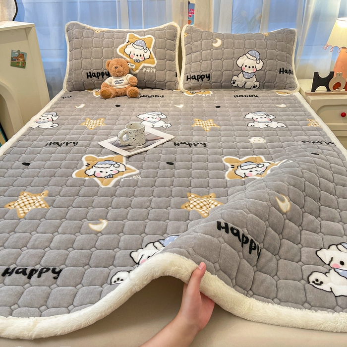 91家纺网 家纺一手货源 找家纺 梵朴 2025新款牛奶绒夹棉床垫床褥加厚珊瑚绒床护垫-印花系列（大床图） 开心奶狗