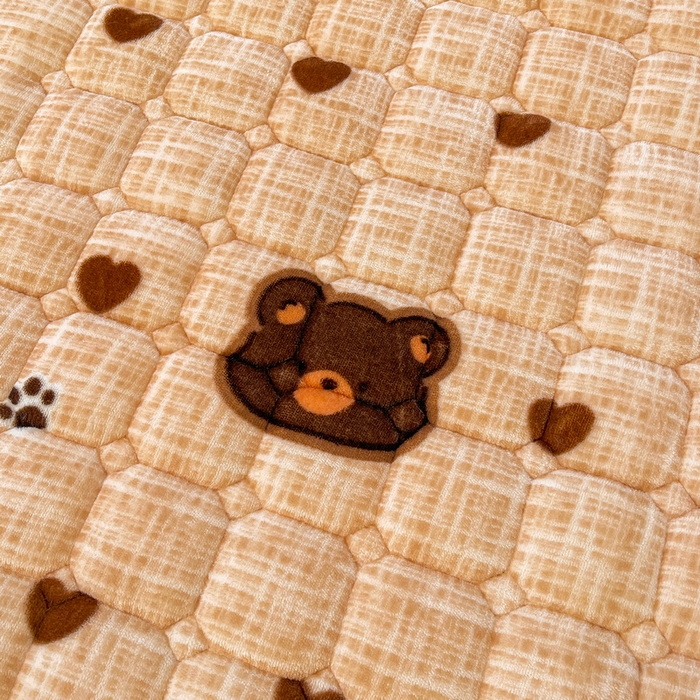 91家纺网 家纺一手货源 找家纺 梵朴 2025新款牛奶绒夹棉床垫床褥加厚珊瑚绒床护垫-印花系列（大床图） 小熊派对