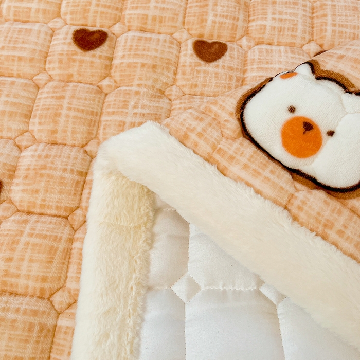 91家纺网 家纺一手货源 找家纺 梵朴 2025新款牛奶绒夹棉床垫床褥加厚珊瑚绒床护垫-印花系列（大床图） 小熊派对