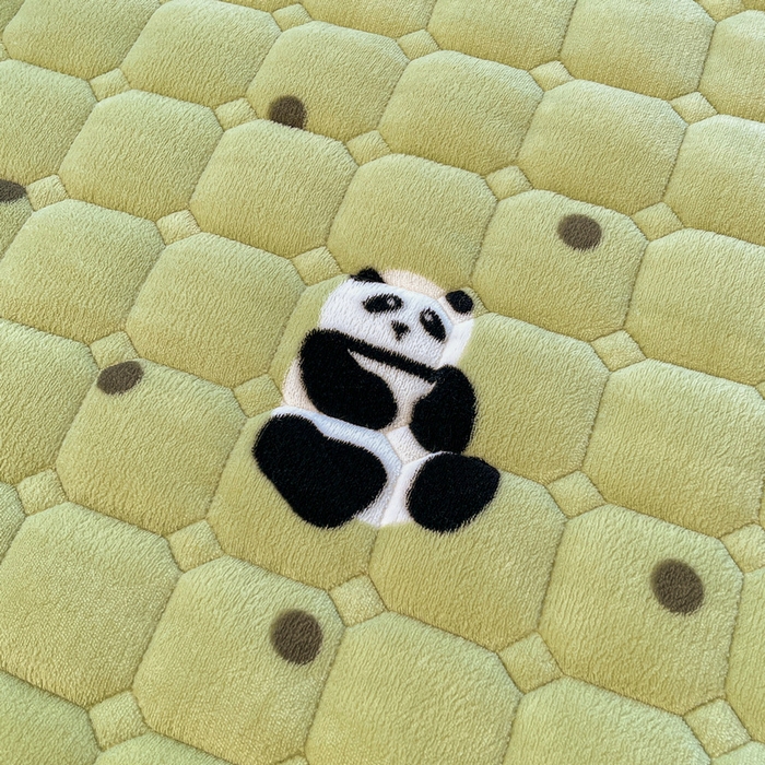 91家纺网 家纺一手货源 找家纺 梵朴 2025新款牛奶绒夹棉床垫床褥加厚珊瑚绒床护垫-印花系列（大床图） 调皮熊猫