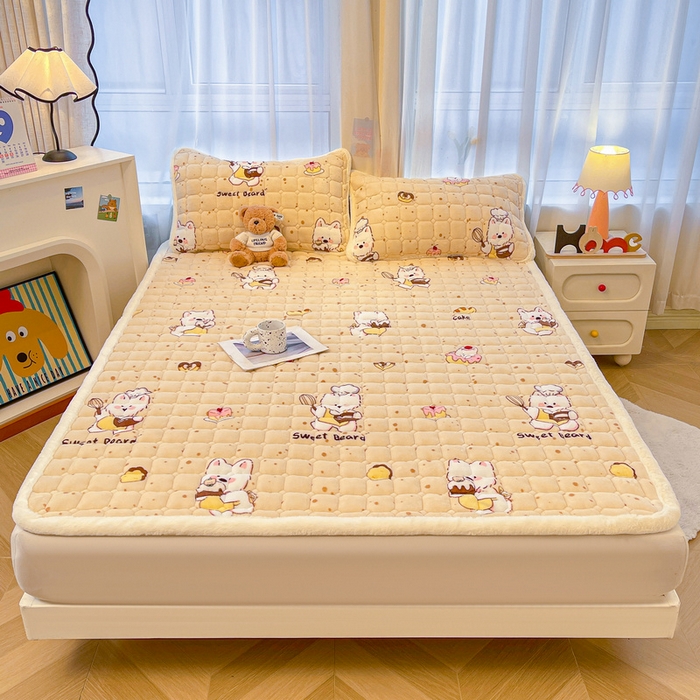 91家纺网 家纺一手货源 找家纺 梵朴 2025新款牛奶绒夹棉床垫床褥加厚珊瑚绒床护垫-印花系列（大床图） 厨师长狗狗