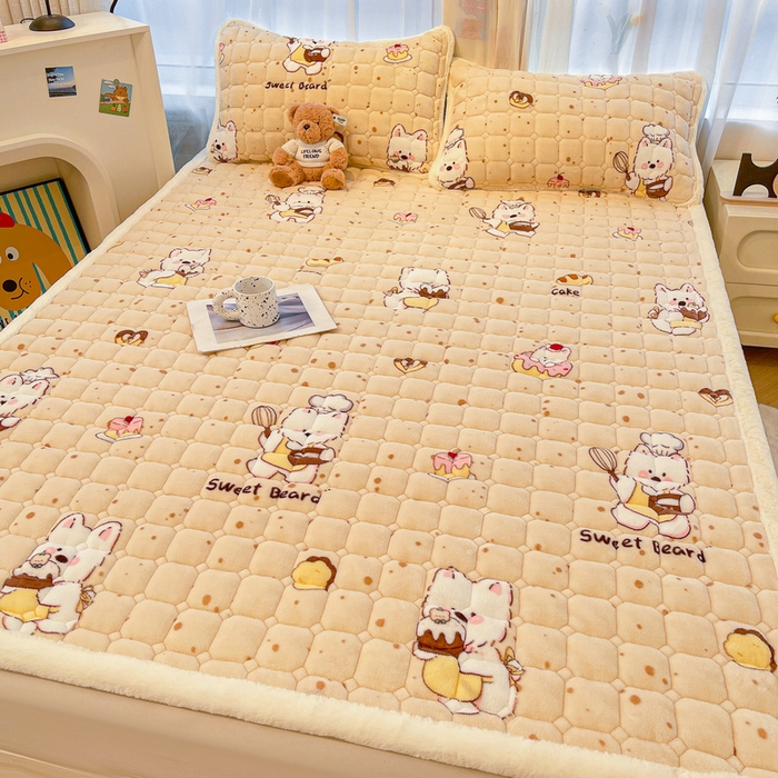 91家纺网 家纺一手货源 找家纺 梵朴 2025新款牛奶绒夹棉床垫床褥加厚珊瑚绒床护垫-印花系列（大床图） 厨师长狗狗