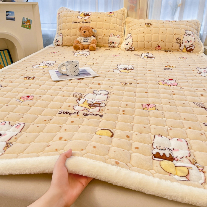 91家纺网 家纺一手货源 找家纺 梵朴 2025新款牛奶绒夹棉床垫床褥加厚珊瑚绒床护垫-印花系列（大床图） 厨师长狗狗