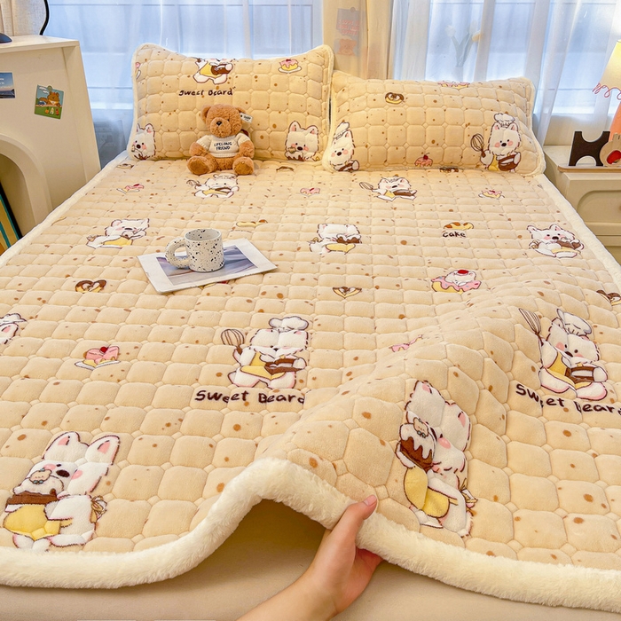 91家纺网 家纺一手货源 找家纺 梵朴 2025新款牛奶绒夹棉床垫床褥加厚珊瑚绒床护垫-印花系列（大床图） 厨师长狗狗