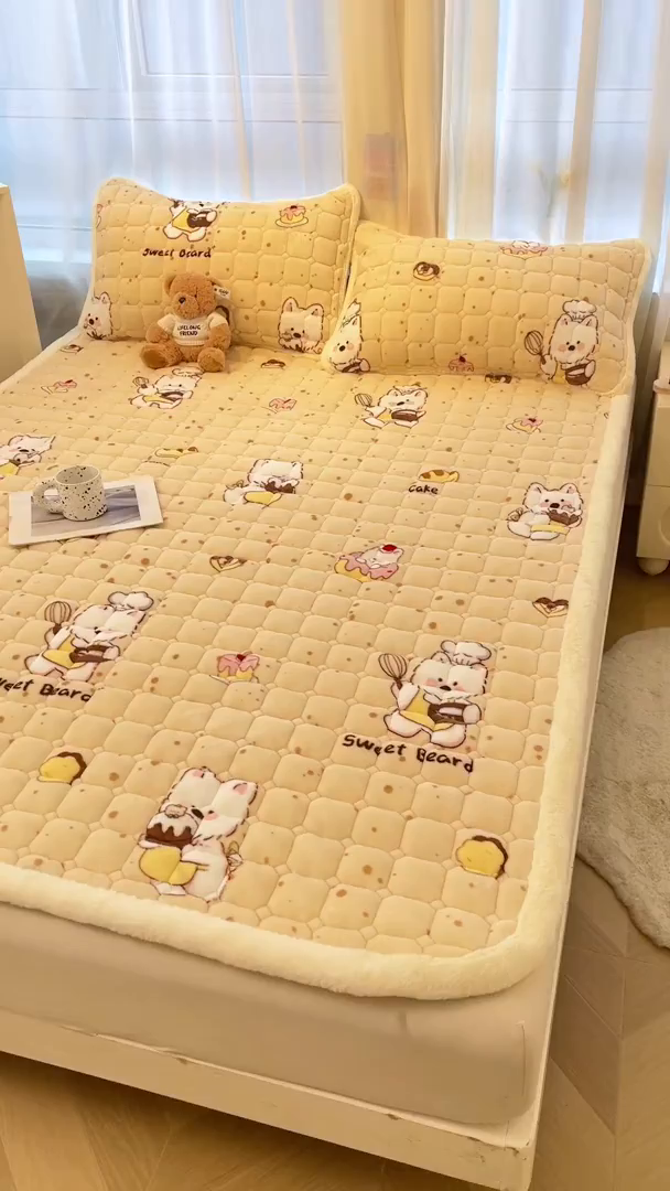 91家纺网 家纺一手货源 找家纺 梵朴 2025新款牛奶绒夹棉床垫床褥加厚珊瑚绒床护垫-印花系列（大床图） 厨师长狗狗