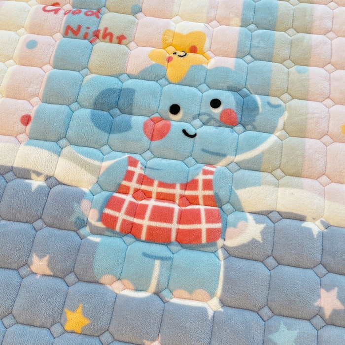 91家纺网 家纺一手货源 找家纺 梵朴 2025新款牛奶绒夹棉床垫床褥加厚珊瑚绒床护垫-印花系列（大床图） 彩虹小象