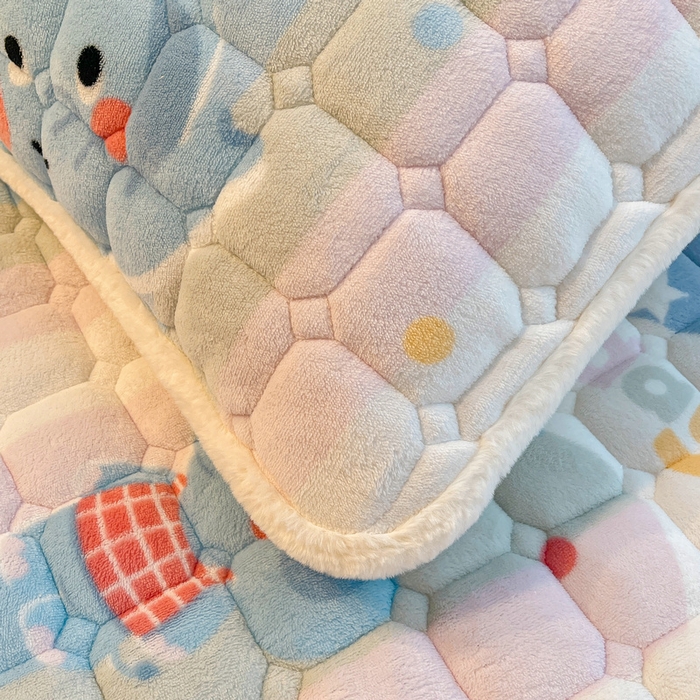 91家纺网 家纺一手货源 找家纺 梵朴 2025新款牛奶绒夹棉床垫床褥加厚珊瑚绒床护垫-印花系列（大床图） 彩虹小象