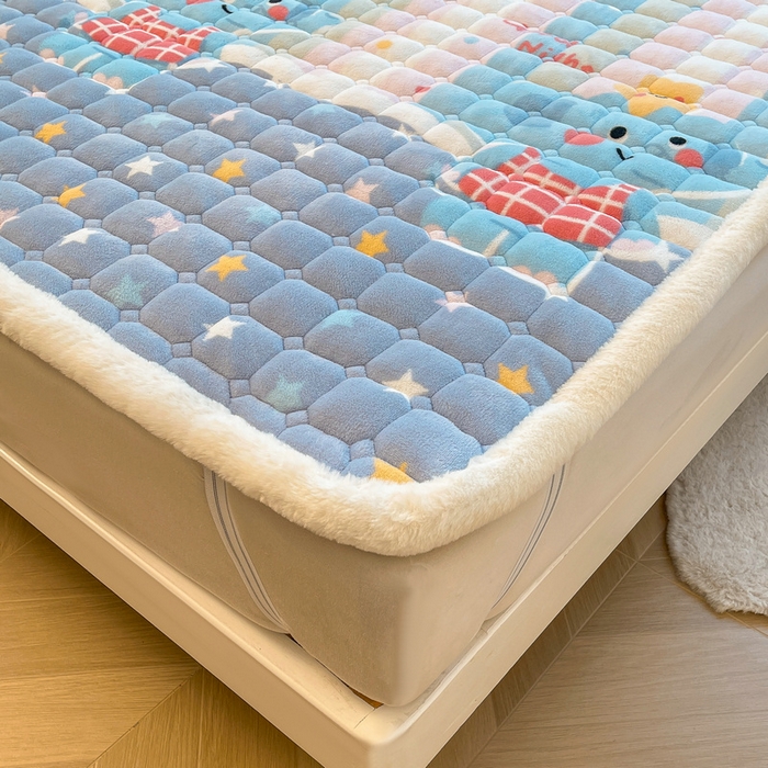 91家纺网 家纺一手货源 找家纺 梵朴 2025新款牛奶绒夹棉床垫床褥加厚珊瑚绒床护垫-印花系列（大床图） 彩虹小象