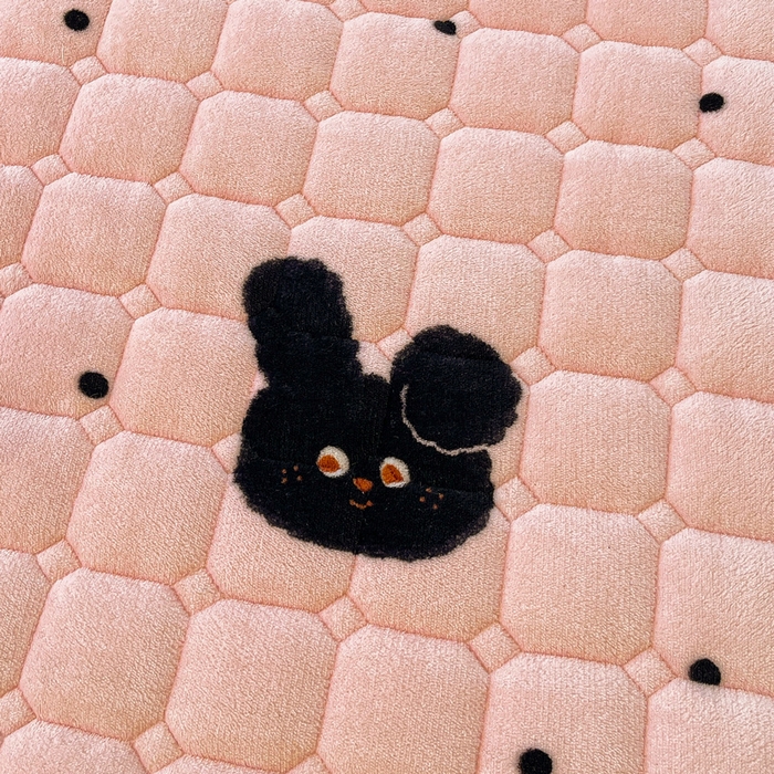 91家纺网 家纺一手货源 找家纺 梵朴 2025新款牛奶绒夹棉床垫床褥加厚珊瑚绒床护垫-印花系列（大床图） 甜蜜小兔