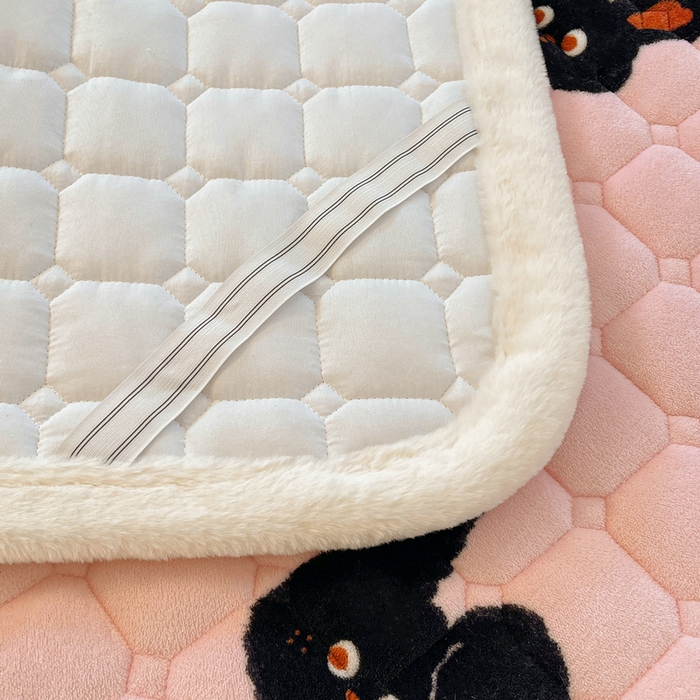 91家纺网 家纺一手货源 找家纺 梵朴 2025新款牛奶绒夹棉床垫床褥加厚珊瑚绒床护垫-印花系列（大床图） 甜蜜小兔