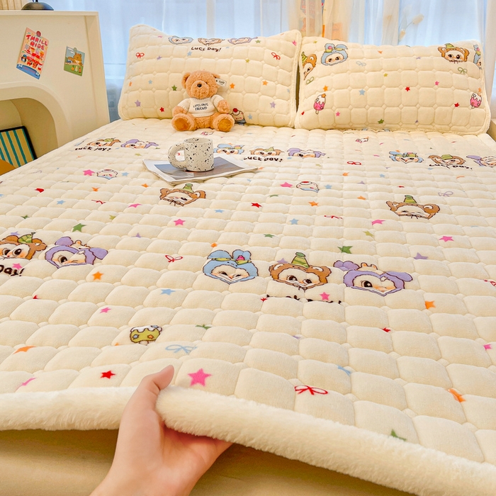 91家纺网 家纺一手货源 找家纺 梵朴 2025新款牛奶绒夹棉床垫床褥加厚珊瑚绒床护垫-印花系列（大床图） 三只布布