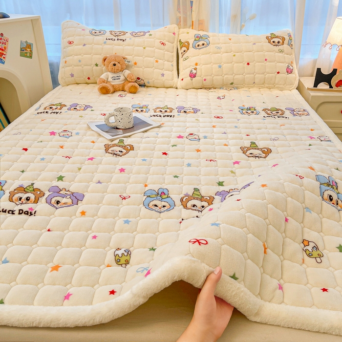 91家纺网 家纺一手货源 找家纺 梵朴 2025新款牛奶绒夹棉床垫床褥加厚珊瑚绒床护垫-印花系列（大床图） 三只布布